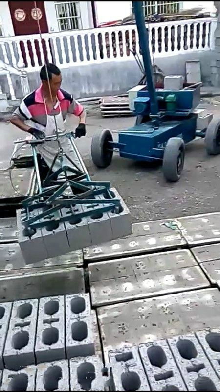 免燒磚碼垛機與水泥磚設備的應用及銷售優勢